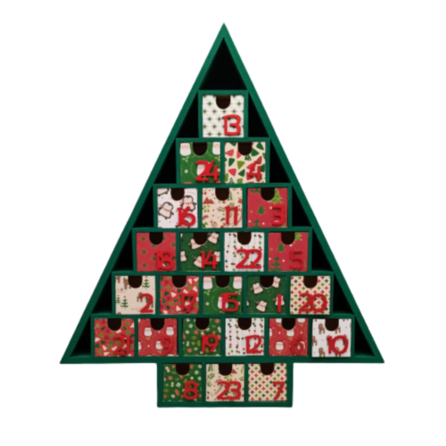 Calendrier de l'avent modèle petit sapin vert foncé. 24 cases décorées avec du papier et des chiffres collés